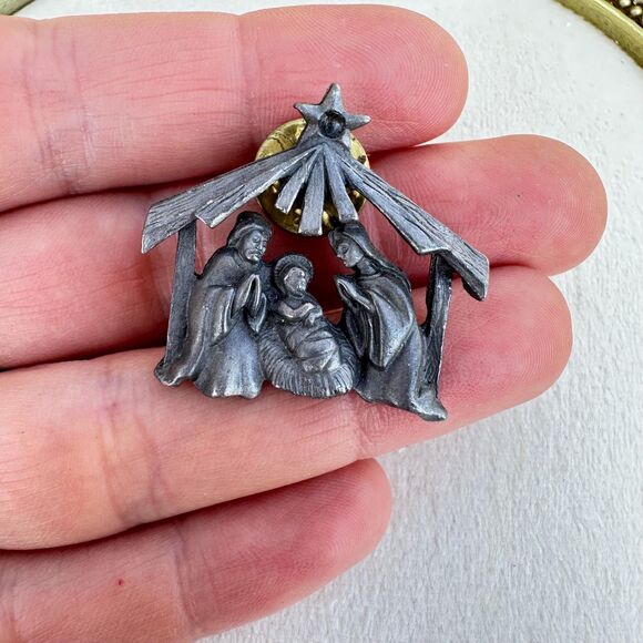 Vintage Jewelry Religious Nativity Christmas Silver Tone Brooch Pin - Picture 1 of 2